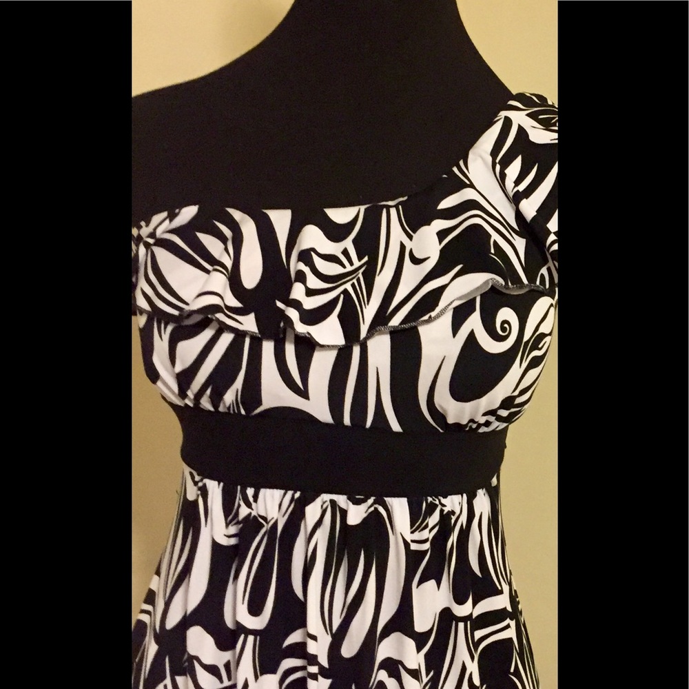 SOLD.    Retro 70’s swirl dress